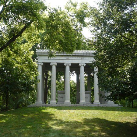 Graceland Cemetery 5